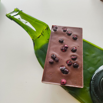 Черничный шоколад молочный 46% 80гр УСВ